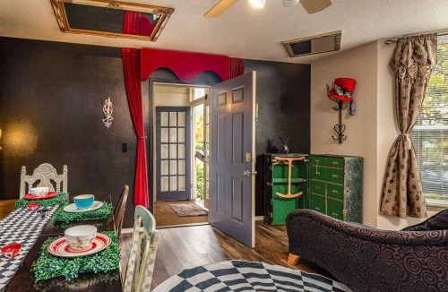 Northeast Neighbors Apartment | Alice- The Wonderland Experience