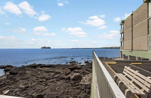 Kailua-Kona Condo | 🏖️Alii Drive Oceanfront Complex | Top-Floor Ocean View Condo | Alii Villas 324