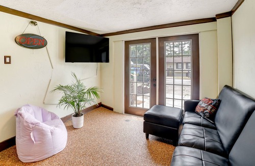 Ingomar House | Aliquippa Studio w/ Smart TVs & Gaming Console!
