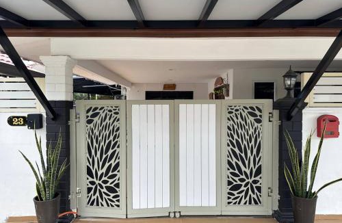 Bukit Baru House | AliyaRoseMuslim Homestay