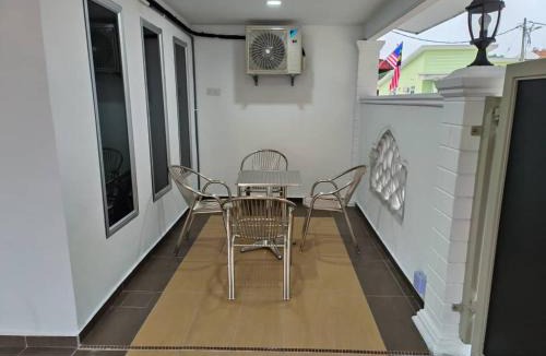 Bukit Baru House | AliyaRoseMuslim Homestay