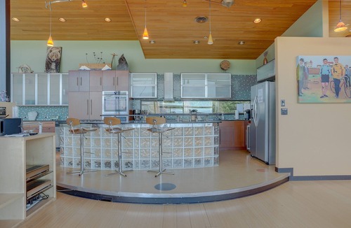 Hood River House | Alizes - Luxury, Flagship Best Gorge Views, Downtown, Theater Room, Exceptional