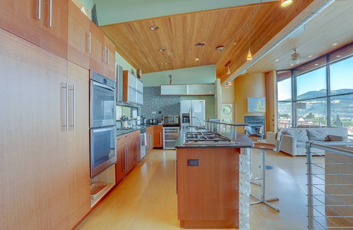 Hood River House | Alizes - Luxury, Flagship Best Gorge Views, Downtown, Theater Room, Exceptional