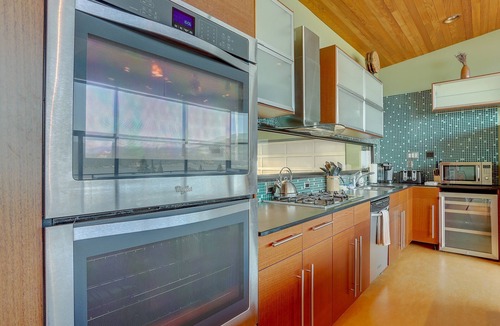 Hood River House | Alizes - Luxury, Flagship Best Gorge Views, Downtown, Theater Room, Exceptional