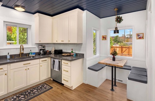 Alki House | Alki Beach Bungalow Walk to Beach & Dining