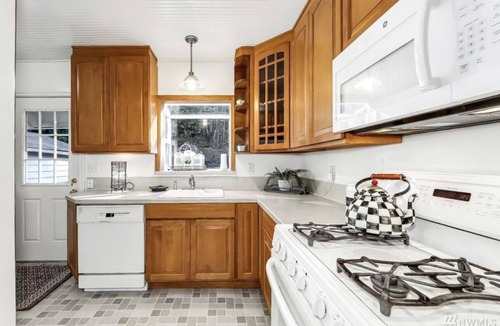 Alki House | Alki Beach House right on the Puget Sound in Seattle, WA