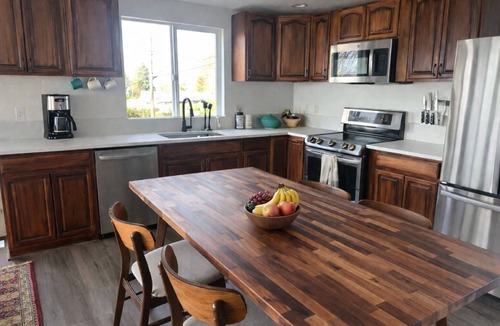 Alki House | Alki Sunset Views+Hot Tub/World Cup Stay