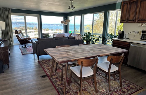Alki House | Alki Sunset Views+Hot Tub/World Cup Stay