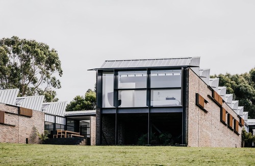 Wattle Hill House | Alkina Lodge Nuru