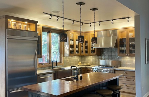 Union Pier House | ALL 5 STAR REVIEWS! Walk to beach, dining. Private Hot tub. Association pool!
