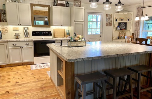 Grand Saline House | All bills paid, furnished extended stay countryside home with peaceful views!