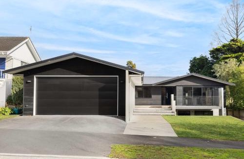 Te Rapa House | All Black # 10