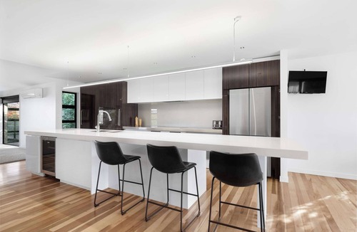 Te Rapa House | All Black # 10 Summar