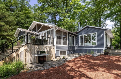 Torrance Cottage | All Day Sun! 7 bed 2 bath cottage on Lake Muskoka! Perfect Location! Privacy!