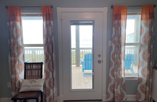 Surfside Beach House | All Decked Out! ! BRAND NEW BUILD 2024! HOT TUB! GOLF CART! Pets! Beachfront!