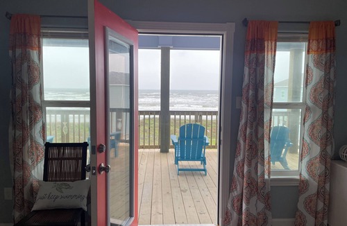 Surfside Beach House | All Decked Out! ! BRAND NEW BUILD 2024! HOT TUB! GOLF CART! Pets! Beachfront!