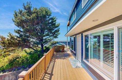 Lincoln City House | All Decked Out
