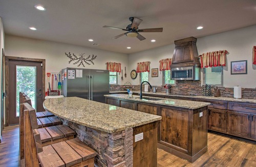 Kingston House | All-Encompassing Family Retreat Near Lake Texoma!