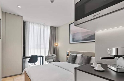 Glattbrugg Apartment | All-in-one Wohnung Sauna-fitness-restaurant-bar