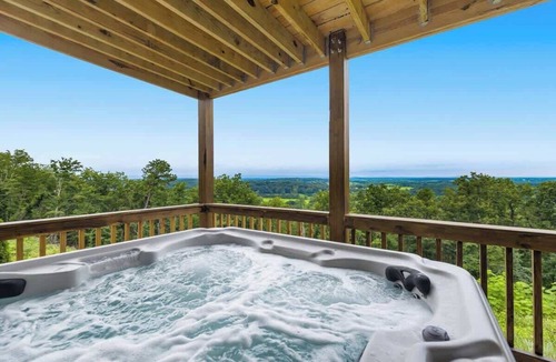 Front Royal Cottage | All-Inclusive 4BR Mountain Views Hot Tub