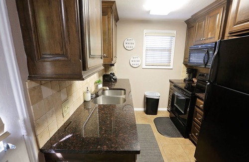 Hillcrest House | All Inclusive Duplex In Hillcrest.Close To Everything- Side 2