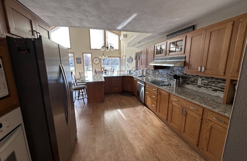 Lake Delton House | All Inclusive Getaway (The Pool House )