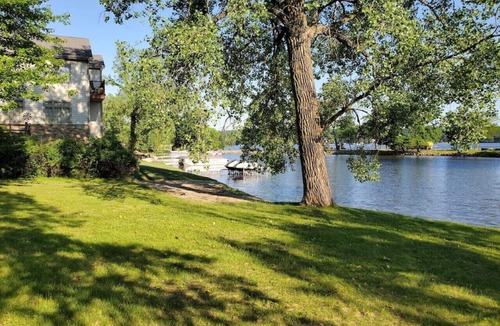 Lake Delton House | All Inclusive Getaway (The Pool House )