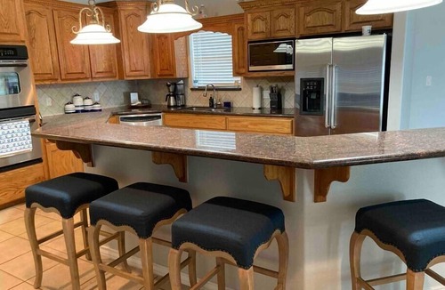Dinero House | *All Inclusive* Lakefront Home and Retreat