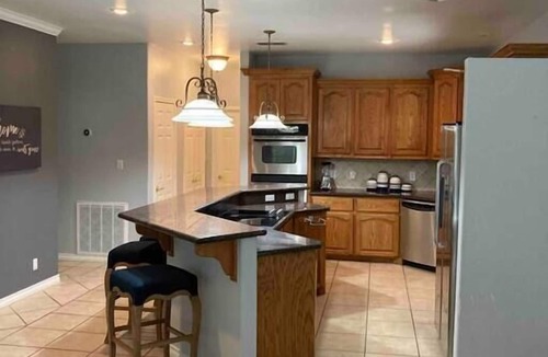 Dinero House | *All Inclusive* Lakefront Home and Retreat