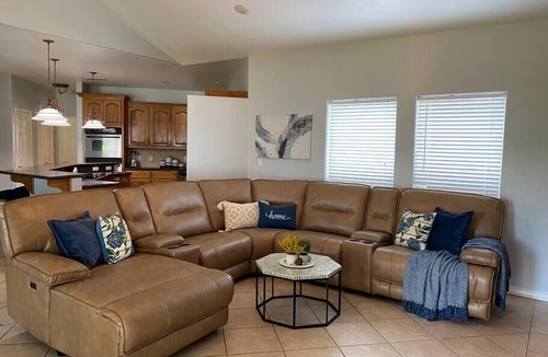 Dinero House | *All Inclusive* Lakefront Home and Retreat