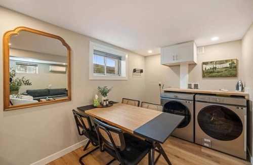 Seattle Metro Area House | All-Inclusive Modern 2BR Apartment