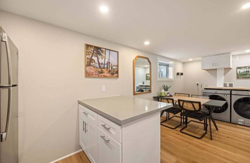 Seattle Metro Area House | All-Inclusive Modern 2BR Apartment