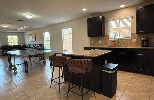 Wetmore House | All-King 3BR 2BA Invitation Oak Retreat with Ping Pong Fun