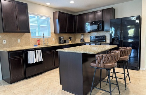 Wetmore House | All-King 3BR 2BA Invitation Oak Retreat with Ping Pong Fun