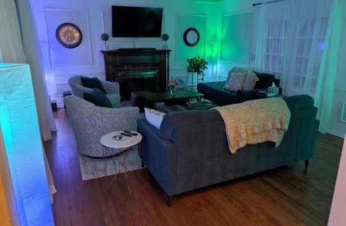Shawnee House | All-King Beds, Chefs Kitchen, Quiet Outdoor Oasis