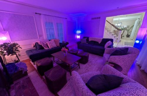 Shawnee House | All-King Beds, Chefs Kitchen, Quiet Outdoor Oasis