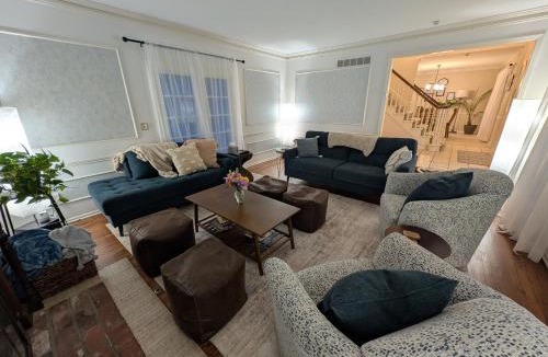 Shawnee House | All-King Beds, Chefs Kitchen, Quiet Outdoor Oasis