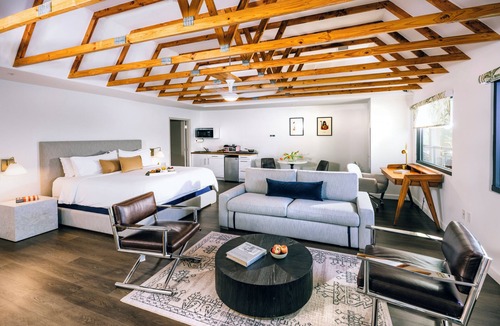 Peachtree City Hotel | All-Movie Hotel