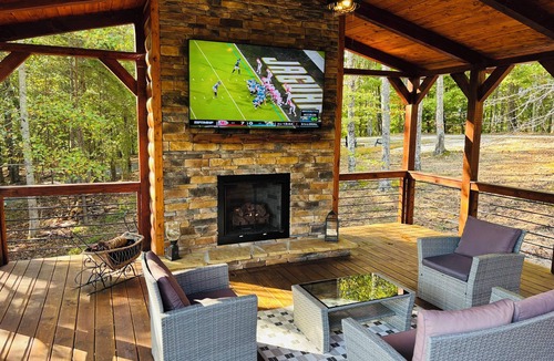 Morganton Cabin | All New Exterior - 3 bedroom Cabin in lovely N. Georgia Mountains. Pet-Friendly!