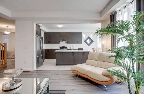 Springwater House | All-Season Chalet Retreat | Sleeps 14 | Ski & Spa