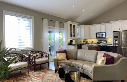 Lafontaine House | All season house, for family get away, with hot tub, children friendly beaches