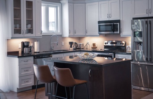 Lafontaine House | All season house, for family get away, with hot tub, children friendly beaches