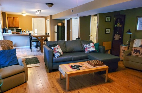 Cambridge Apartment | All Season Lake Front Getaway!