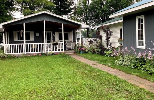 MacTier Cottage | All season Lakefront cottage!
