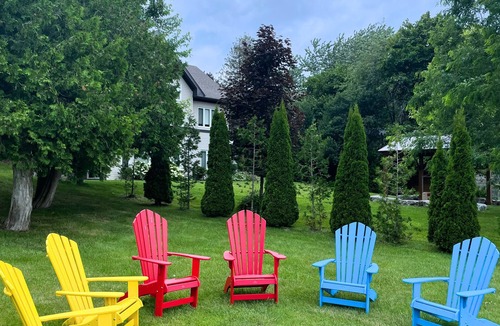 Valentia Cottage | All-Season Lakeside Serene Cottage with Suana!