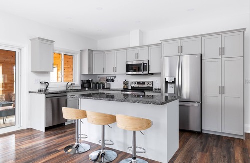 Huntsville Cottage | All Season Muskoka Cottage*HotTub*Sauna*Beach*BBQ