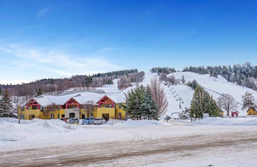 Calabogie Condo | All Season Ski in/out Chalet at Calabogie Peaks