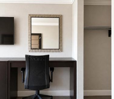 Cedar Crest Hotel | All Season Suites Inn
