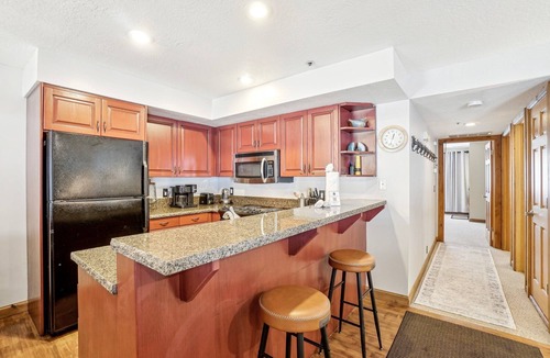 North Park City Condo | All Seasons Condo -Sleeps 6 - 2 King beds!