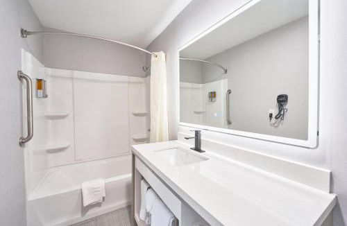 Buzzards Bay Hotel | All Seasons Inn & Suites